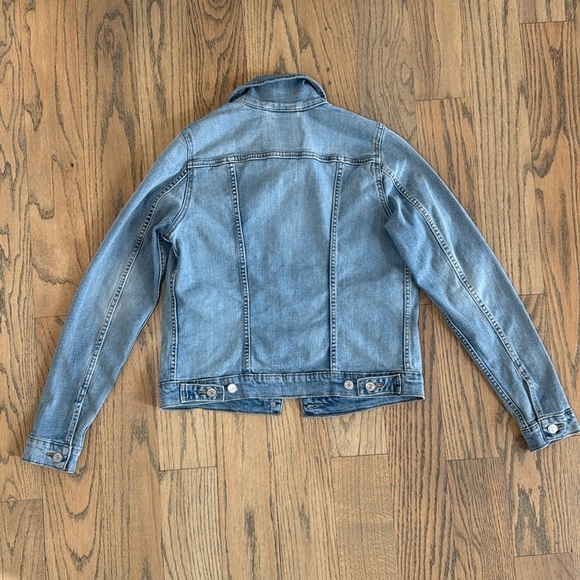 Levi's Women’s Classic Light Blue Denim Jacket Size Medium - Picture 14 of 14